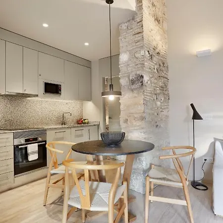 Canvas & Lofts Apartment *